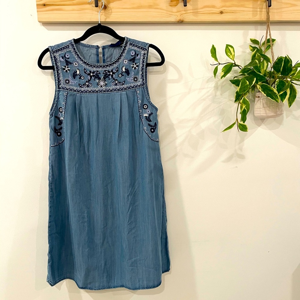 Francesca's Collections Blue Embroidered Sleeveless Chambray Mini Dress